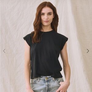 THE GREAT Peak shoulder tee size 3 large Black Short Sleeve Women's Tee